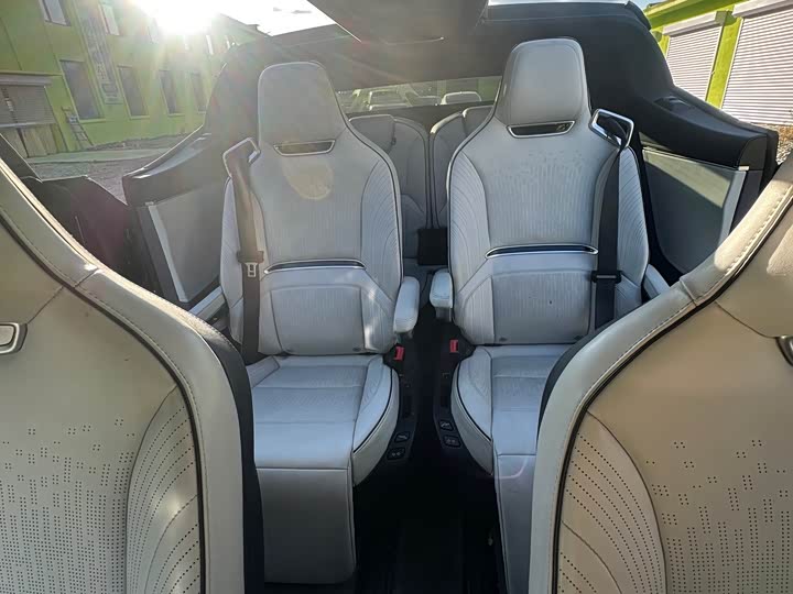 Фото 7 - HiPhi X