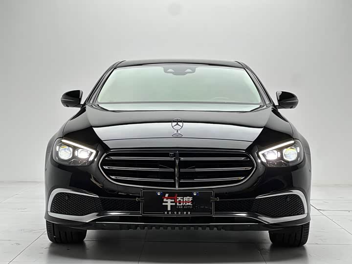 Фото 2 - Mercedes-Benz E-Class