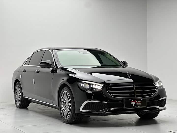 Фото 3 - Mercedes-Benz E-Class