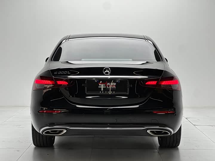 Фото 5 - Mercedes-Benz E-Class