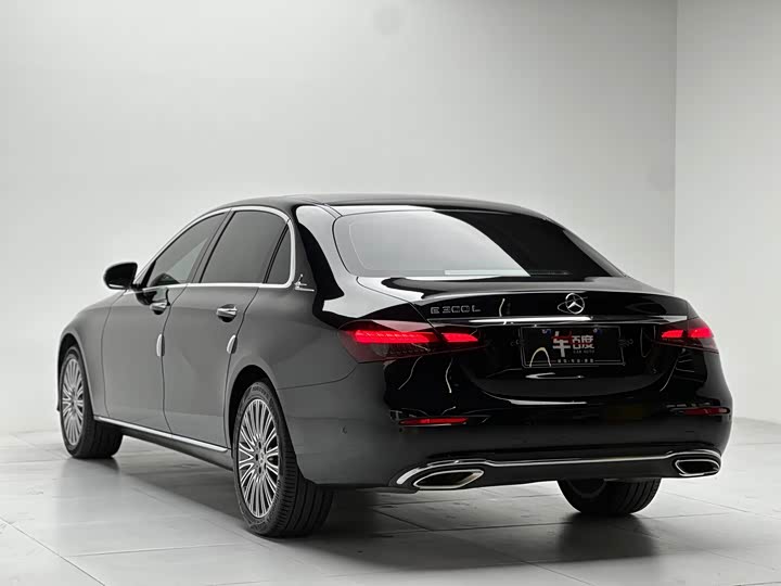 Фото 6 - Mercedes-Benz E-Class