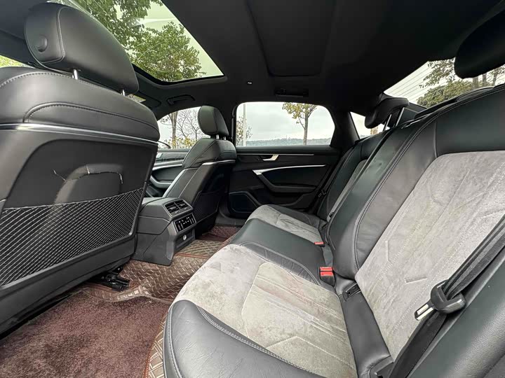 Фото 4 - Audi A6L