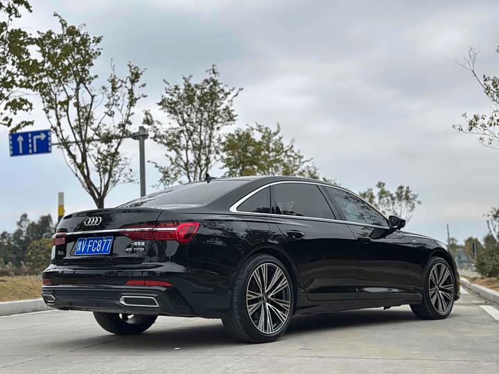 Фото 6 - Audi A6L