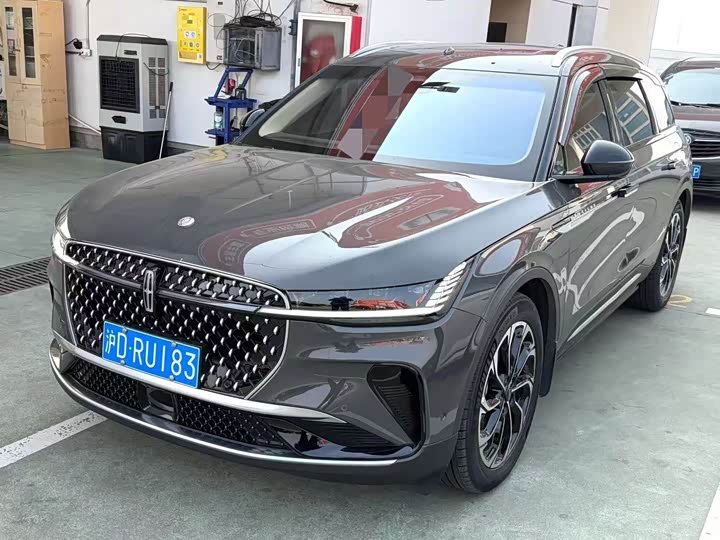 Фото 1 - Lincoln Nautilus