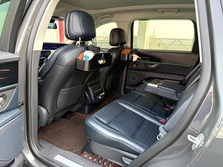 Фото 2 - Lincoln Nautilus