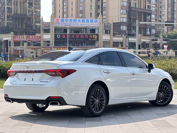 Фото 5 - Toyota Avalon