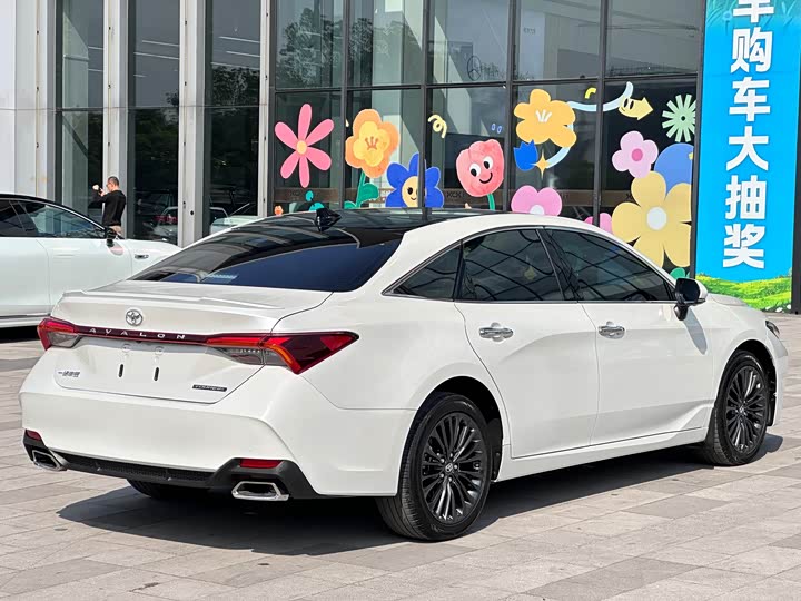 Фото 9 - Toyota Avalon