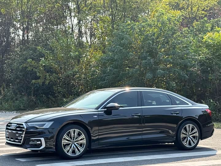 Фото 1 - Audi A6L