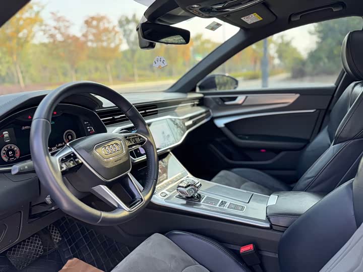 Фото 4 - Audi A6L