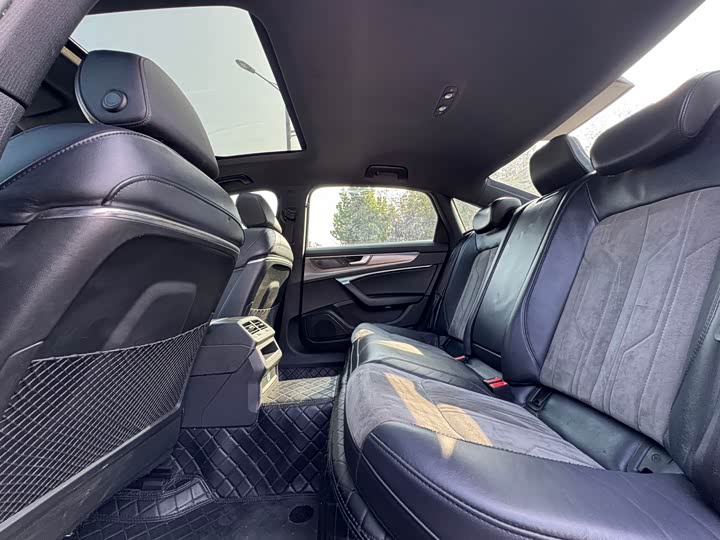 Фото 6 - Audi A6L