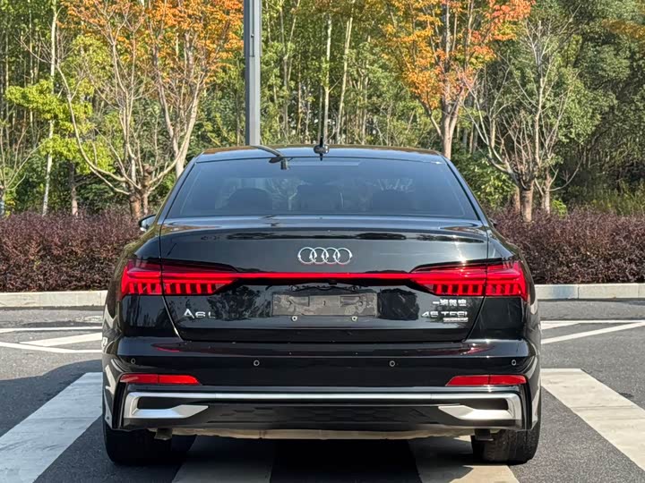 Фото 8 - Audi A6L