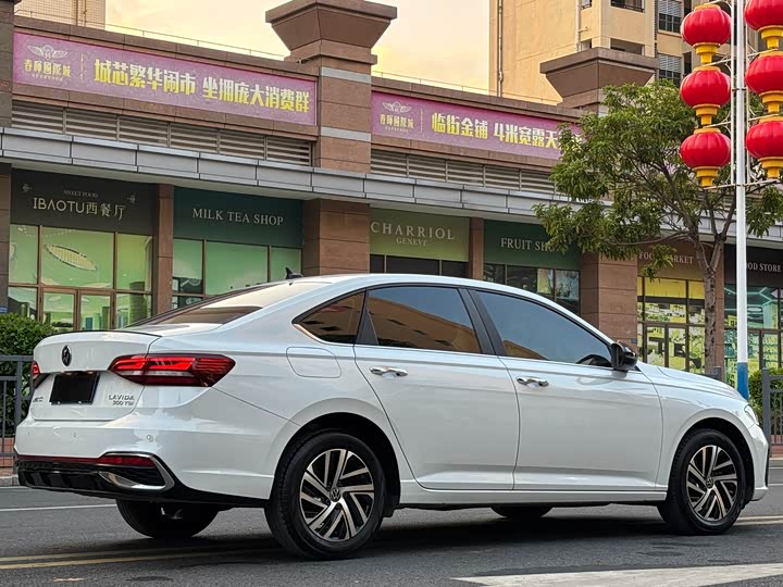 Фото 4 - Volkswagen Lavida