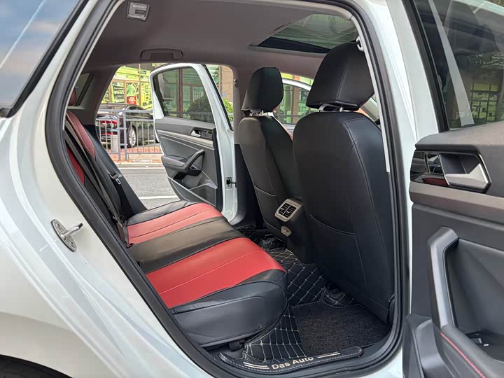 Фото 8 - Volkswagen Lavida