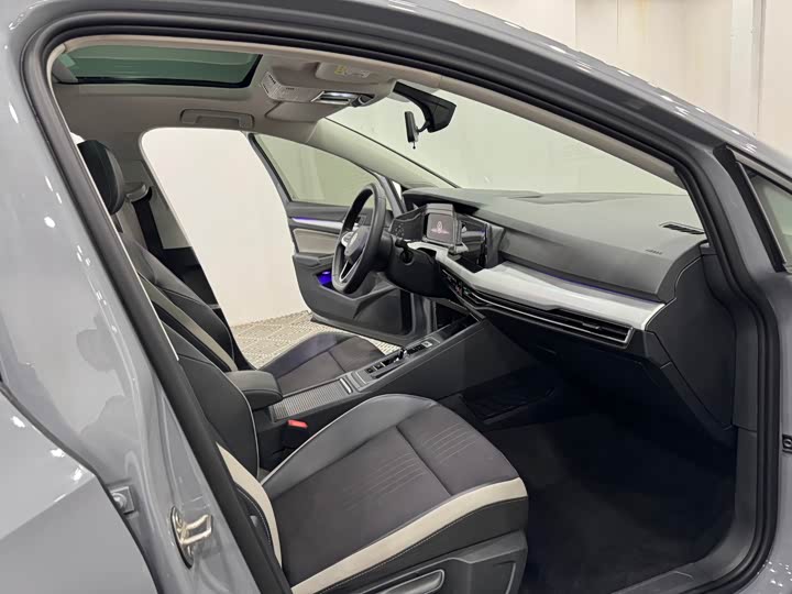 Фото 4 - Volkswagen Golf