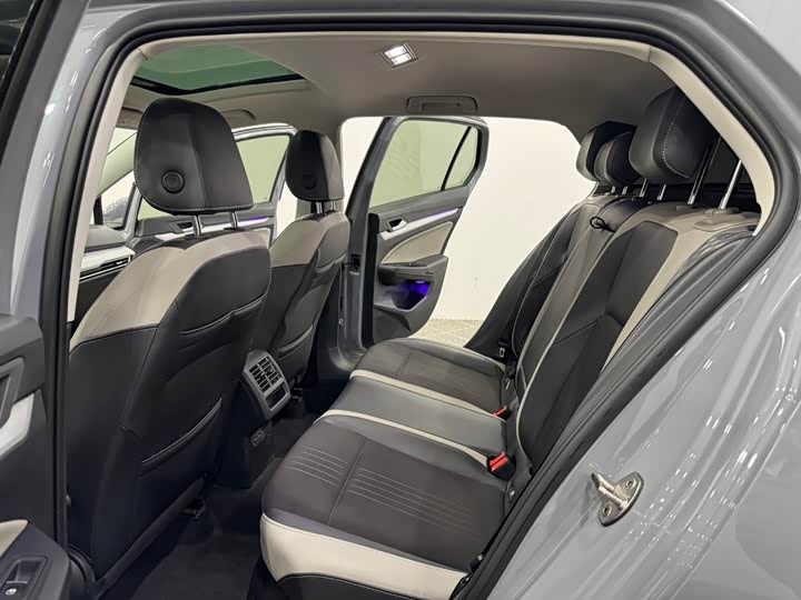 Фото 6 - Volkswagen Golf