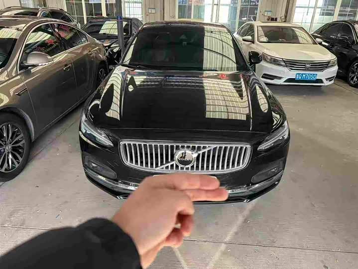 Фото 2 - Volvo S90