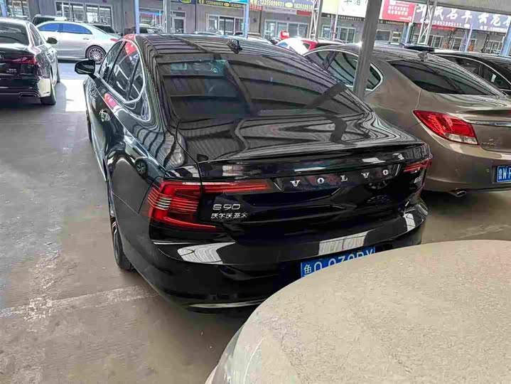 Фото 4 - Volvo S90