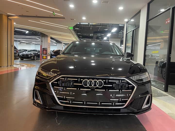 Фото 2 - Audi A7L