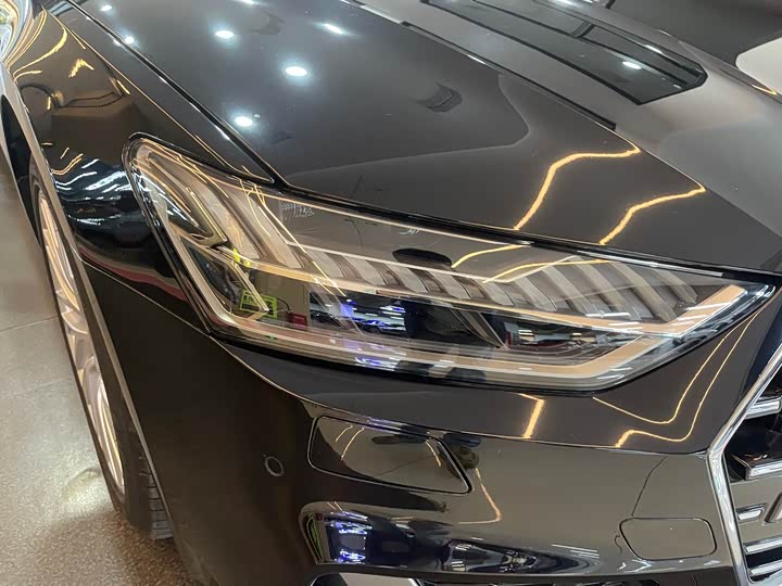 Фото 4 - Audi A7L