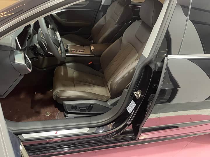 Фото 5 - Audi A7L