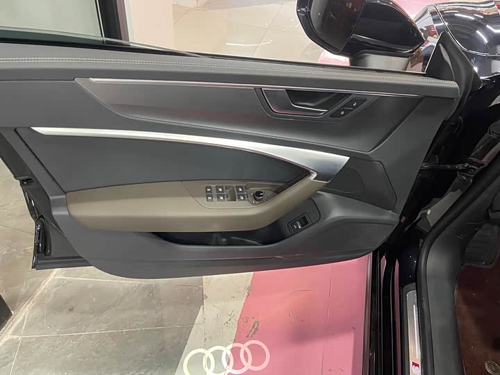 Фото 6 - Audi A7L