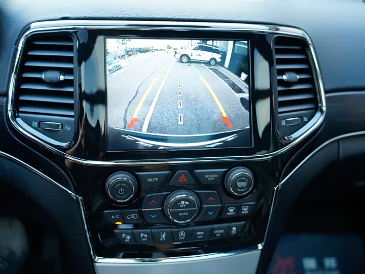 Фото 7 - Jeep Grand Cherokee