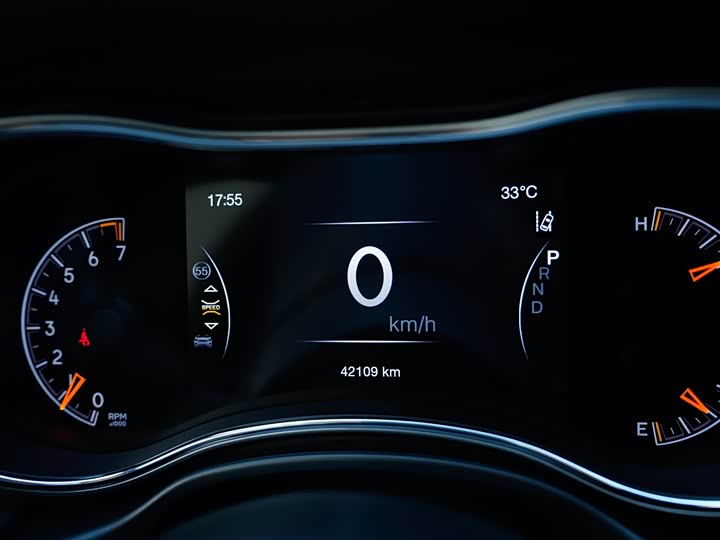 Фото 8 - Jeep Grand Cherokee