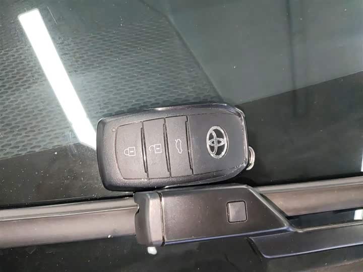 Фото 9 - Toyota Corolla