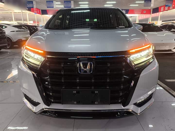 Фото 3 - Honda Elysion