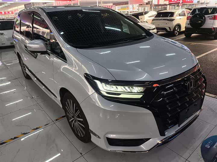 Фото 4 - Honda Elysion