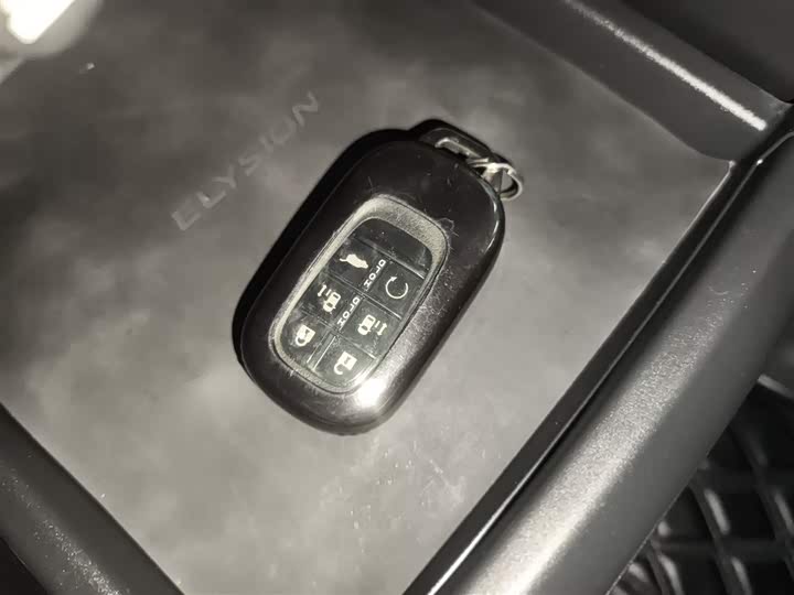 Фото 9 - Honda Elysion