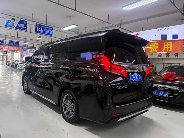 Фото 6 - Toyota Alphard