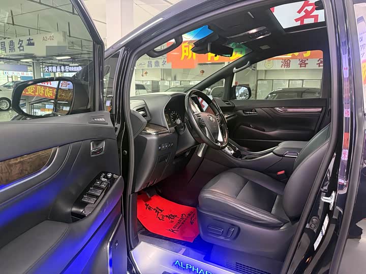 Фото 7 - Toyota Alphard