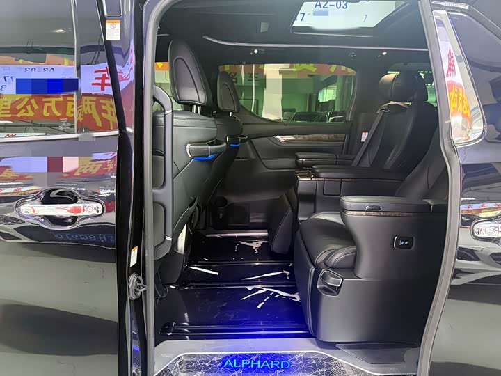 Фото 9 - Toyota Alphard