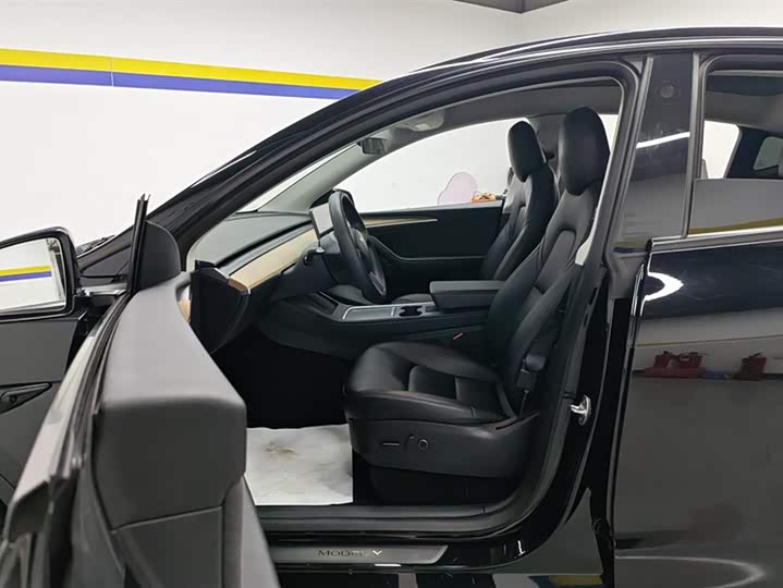 Фото 9 - Tesla Model Y