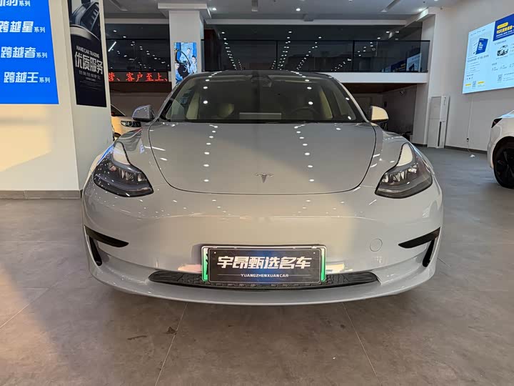 Фото 1 - Tesla Model 3