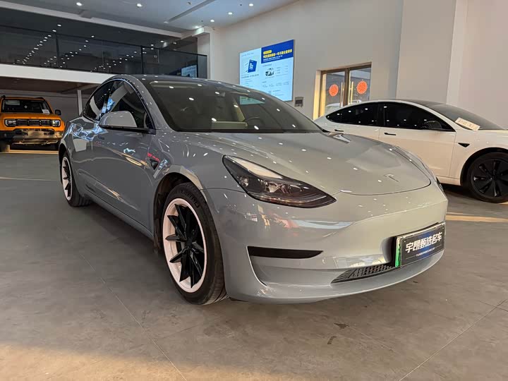 Фото 2 - Tesla Model 3