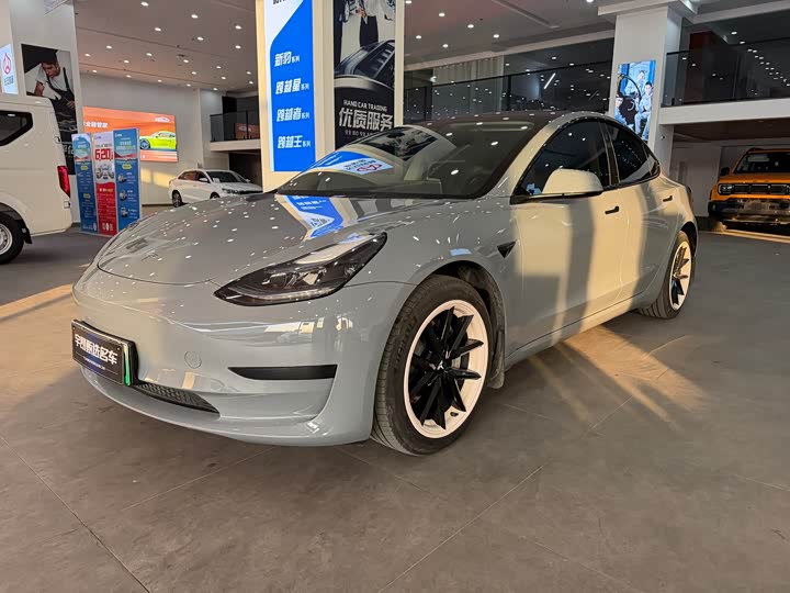 Фото 3 - Tesla Model 3