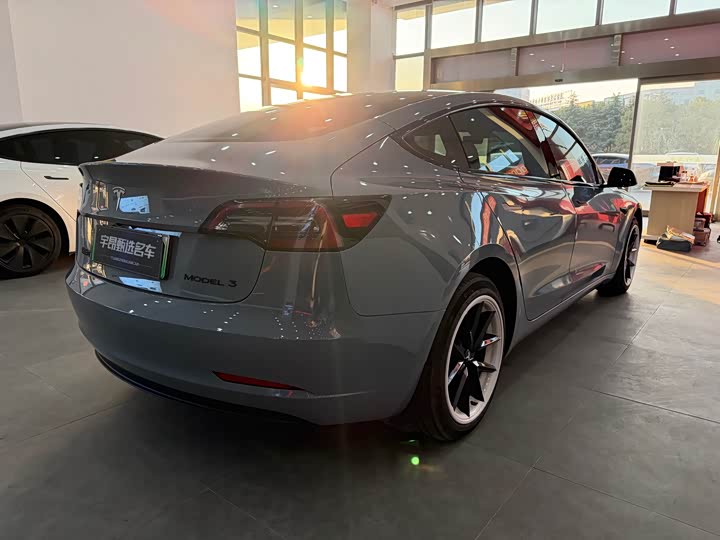 Фото 6 - Tesla Model 3