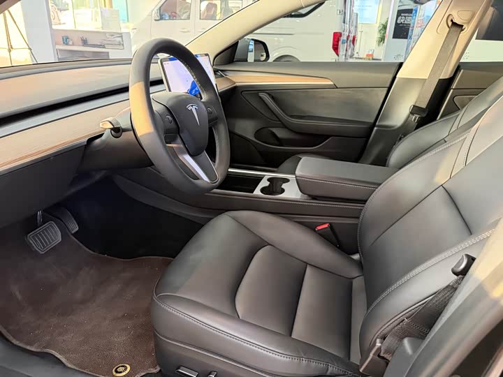 Фото 7 - Tesla Model 3