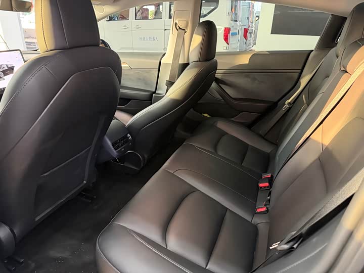 Фото 8 - Tesla Model 3