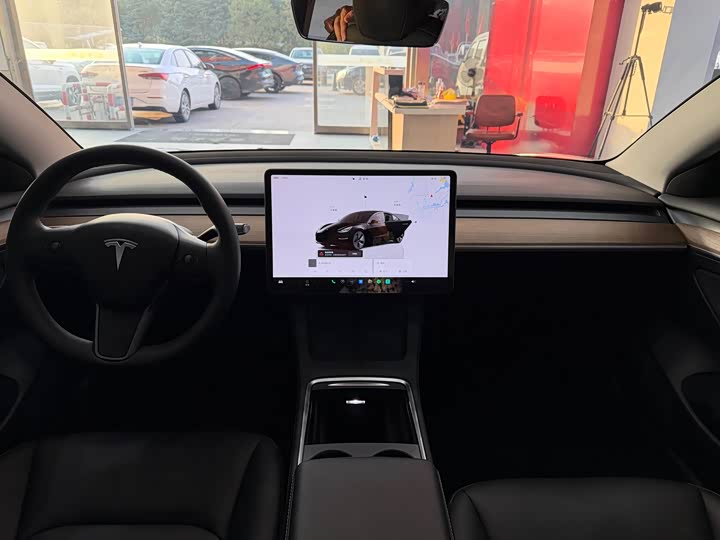 Фото 9 - Tesla Model 3
