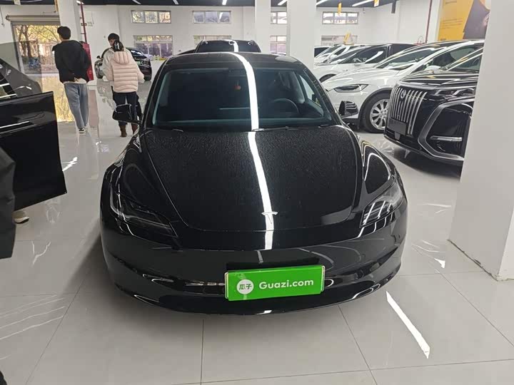 Фото 3 - Tesla Model 3