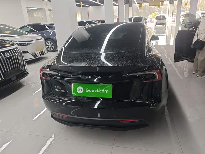 Фото 6 - Tesla Model 3