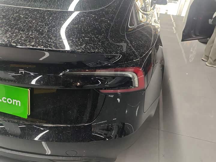 Фото 8 - Tesla Model 3