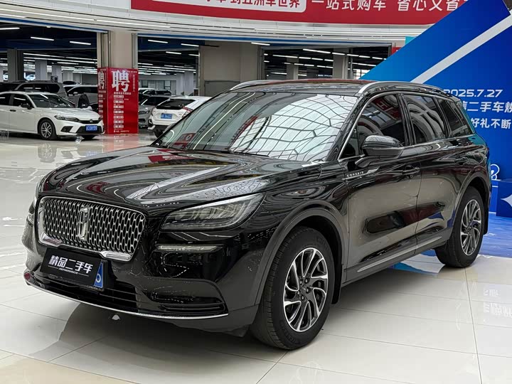 Фото 1 - Lincoln Corsair