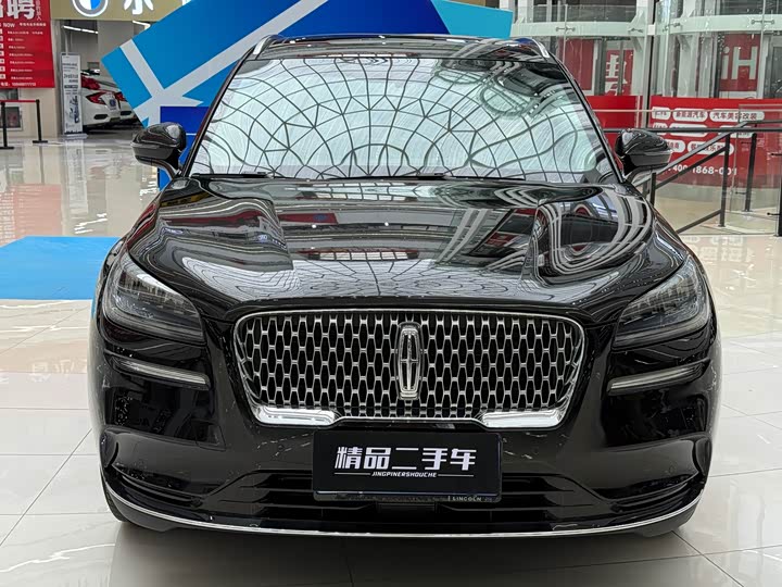 Фото 2 - Lincoln Corsair