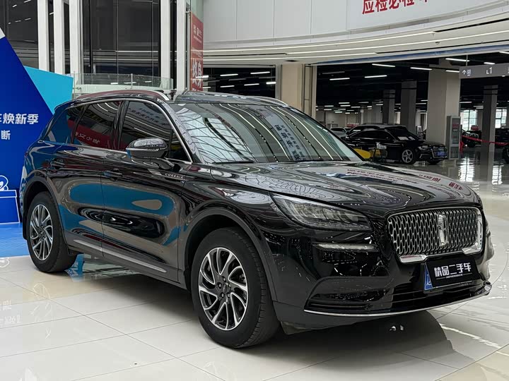 Фото 3 - Lincoln Corsair