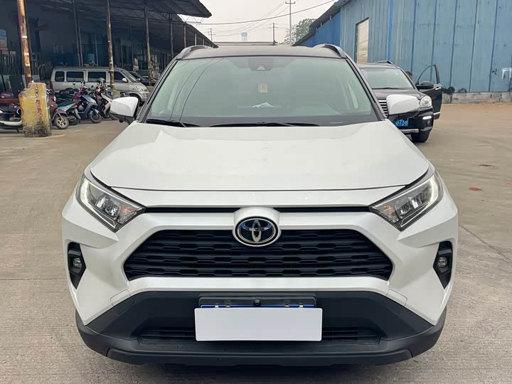 Фото 2 - Toyota RAV4