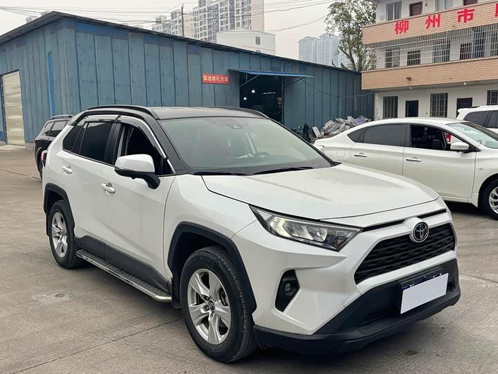 Фото 3 - Toyota RAV4